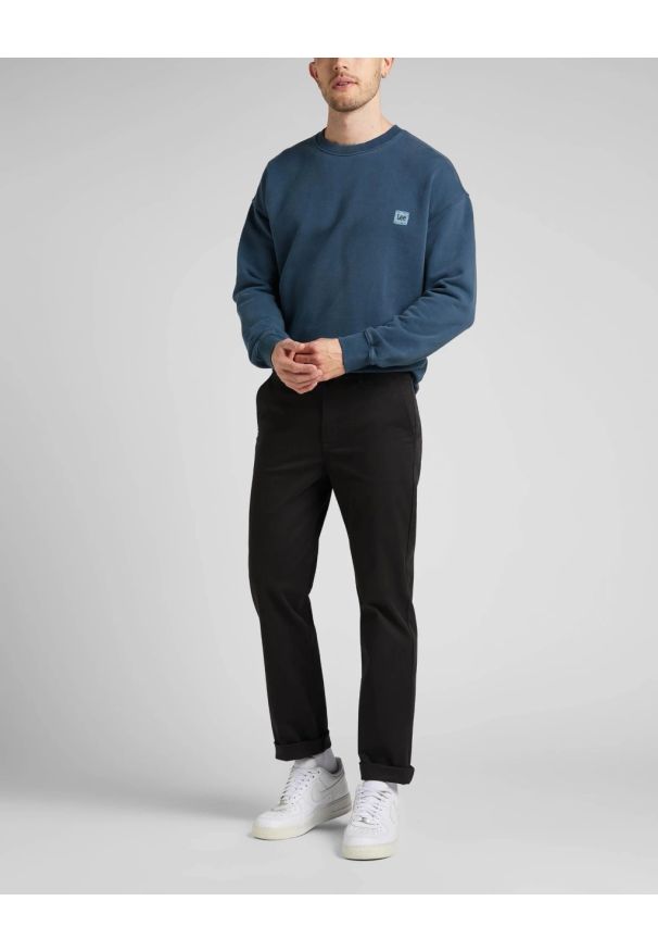 Lee - MESKIE SPODNIE MATERIAŁOWE LEE REGULAR CHINO BLACK 112322422. Materiał: materiał