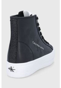 Calvin Klein Jeans Buty skórzane kolor czarny na platformie. Nosek buta: okrągły. Zapięcie: sznurówki. Kolor: czarny. Materiał: guma. Obcas: na platformie