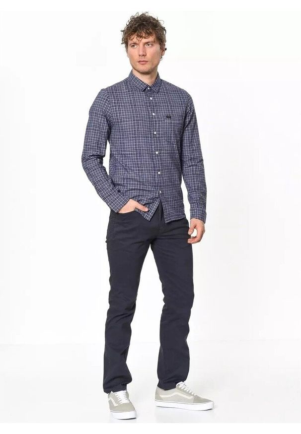 Lee - LEE SLIM BUTTON DOWN MĘSKA KOSZULA MATERIAŁOWA W KRATĘ NIGHT SKY L66XZHSJ 112116835. Typ kołnierza: button down. Materiał: materiał