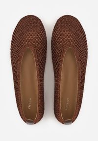 Born2be - Brązowe Szydełkowe Balerinki VICES z Plecionki Wolfs. Okazja: na co dzień. Kolor: brązowy. Materiał: jeans, materiał. Szerokość cholewki: normalna. Styl: casual, elegancki #8