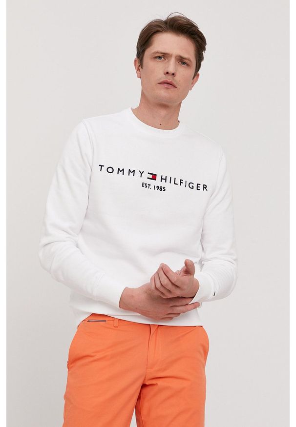 TOMMY HILFIGER - Tommy Hilfiger - Bluza. Okazja: na co dzień. Kolor: biały. Materiał: bawełna, dzianina. Wzór: aplikacja. Styl: casual