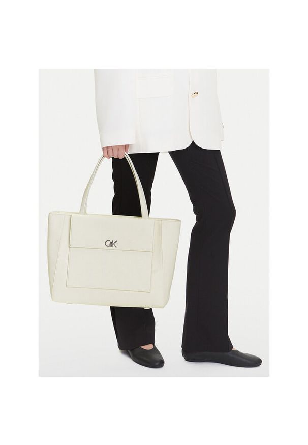 Torebka Calvin Klein. Kolor: biały