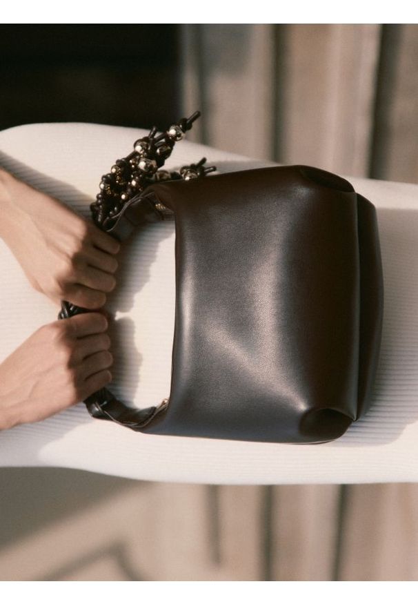 Reserved - Torebka na ramię - ciemnobrązowy. Kolor: brązowy. Materiał: skórzane. Rodzaj torebki: na ramię