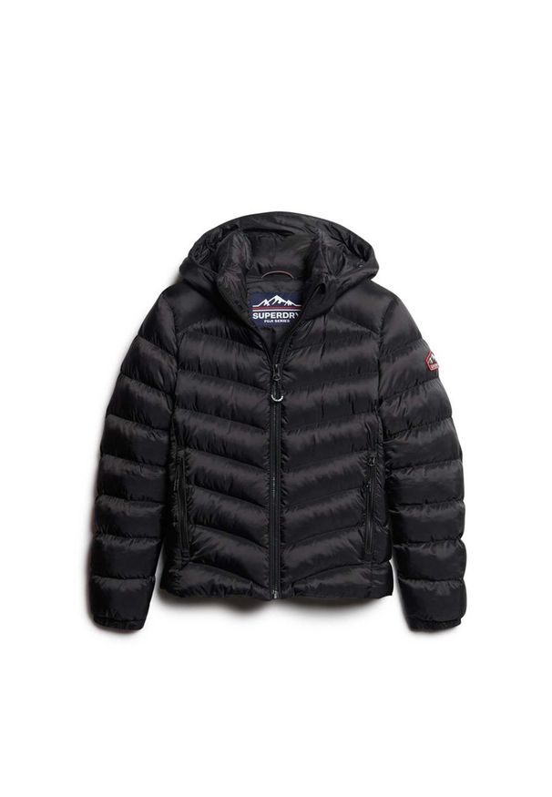 Damska kurtka z kapturem Superdry Fuji. Typ kołnierza: kaptur. Kolor: czarny. Materiał: puch. Długość rękawa: długi rękaw