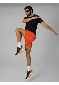 4f - 4F Spodenki treningowe szybkoschnące męskie - pomarańczowe M. Kolor: pomarańczowy. Materiał: tkanina, włókno, skóra. Sport: fitness #1