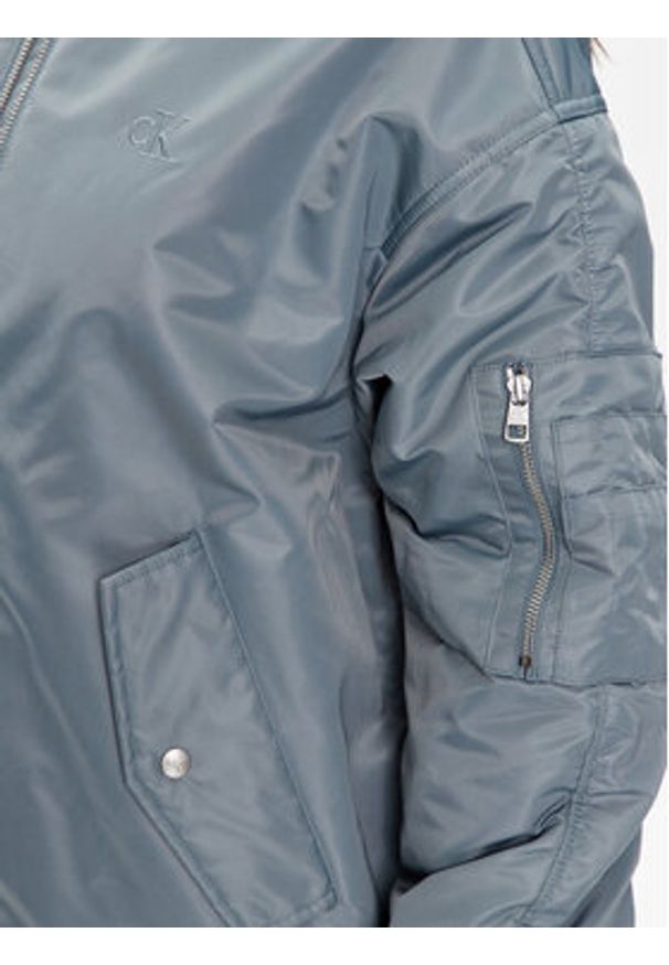 Calvin Klein Jeans Kurtka bomber J20J221082 Niebieski Oversize. Kolor: niebieski. Materiał: syntetyk