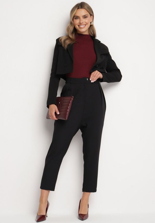 Born2be - Czarne Spodnie o Szerokim Kroju u Góry ze Zwężanymi Nogawkami Vitida. Okazja: na spotkanie biznesowe, do pracy. Kolor: czarny. Styl: elegancki, biznesowy