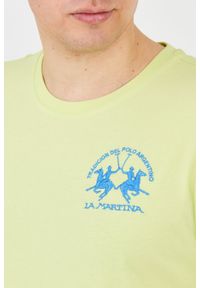 La Martina - LA MARTINA Żółty t-shirt z dużym logo. Kolor: żółty