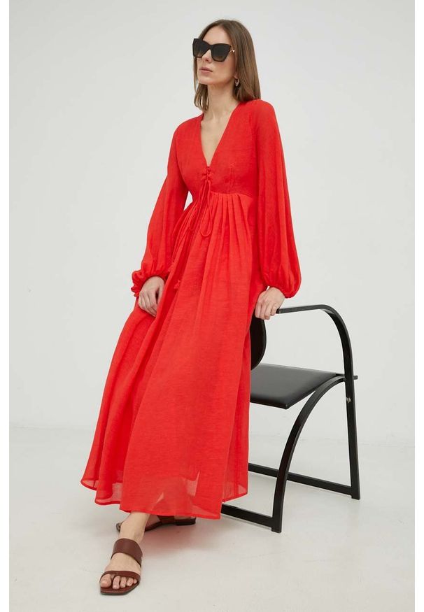 Weekend Max Mara sukienka z domieszką lnu kolor czerwony maxi rozkloszowana. Kolor: czerwony. Materiał: len. Długość rękawa: długi rękaw. Długość: maxi