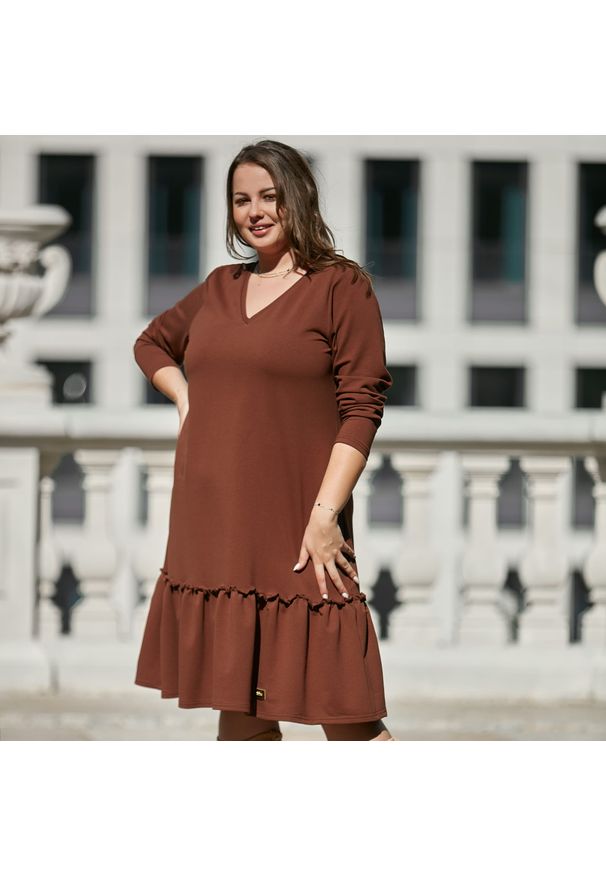Brązowa sukienka dla puszystych Moda Size Plus Iwanek na jesień, z długim rękawem
