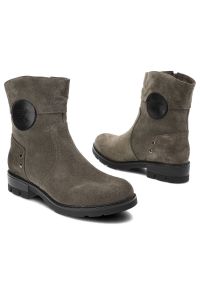 Zielone Botki Karino Damskie Wygodne Obuwie. Kolor: zielony. Materiał: zamsz. Obcas: na obcasie. Styl: elegancki. Wysokość obcasa: średni #9