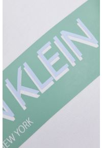 Calvin Klein - Bluza bawełniana. Okazja: na co dzień. Kolor: biały. Materiał: bawełna. Wzór: nadruk. Styl: casual