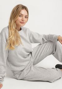 Born2be - Szary Komplet Dresowy z Bawełną Bluza i Spodnie Joggery Ette. Kolor: szary. Materiał: dresówka, bawełna