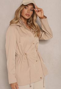 Renee - Beżowa Kurtka o Kroju Parki z Odpinanym Kapturem i Ściągaczem Elanorian. Okazja: na co dzień, na spacer. Kolor: beżowy. Materiał: jeans. Styl: casual, elegancki #4