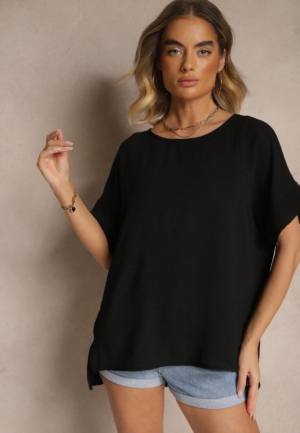 Renee - Czarna Bluzka w Stylu Nietoperza Fadeasia. Okazja: na co dzień. Typ kołnierza: dekolt w serek. Kolor: czarny. Styl: casual