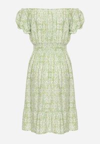 Born2be - Jasnozielona Wiskozowa Sukienka Hiszpanka z Gumką w Talii z Materiałowym Paskiem i Falbanką Tiamanthea. Okazja: na co dzień. Typ kołnierza: dekolt hiszpanka. Kolor: zielony. Materiał: wiskoza, materiał. Typ sukienki: proste. Styl: casual #5