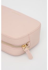 Coccinelle Torebka skórzana Mini Bag kolor różowy. Kolor: różowy. Materiał: skórzane. Rodzaj torebki: na ramię #3