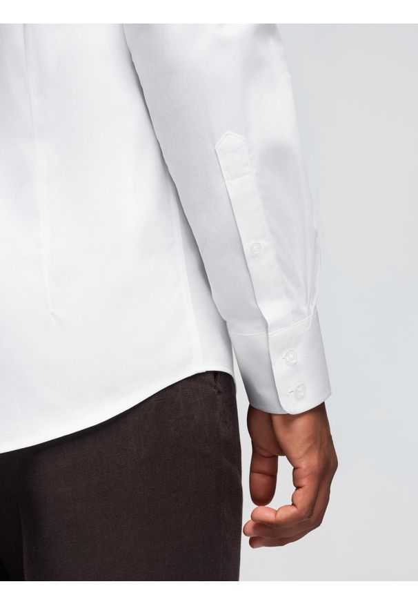 Ombre Clothing - Klasyczna męska koszula SLIM FIT z tkaniny satynowej – biała V1. Okazja: na spotkanie biznesowe, do pracy, na co dzień. Typ kołnierza: kołnierzyk klasyczny. Kolor: biały. Materiał: satyna, tkanina. Wzór: gładki. Styl: klasyczny
