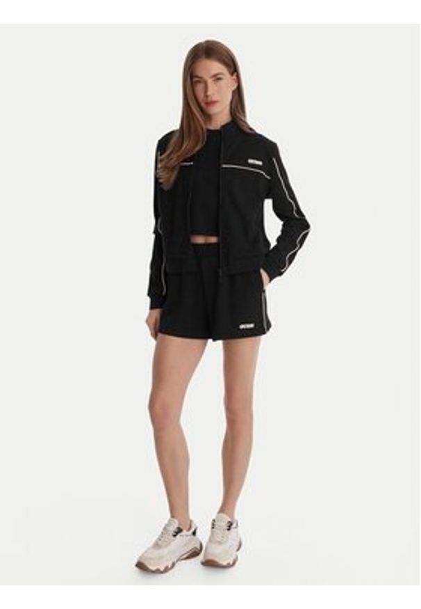 Guess Szorty sportowe V6GD08 K3004 Czarny Relaxed Fit. Kolor: czarny. Materiał: syntetyk