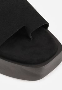 Renee - Czarne Sandały Japonki z Paskiem na Palec na Grubej Podeszwie z Koturnem Tibas. Okazja: na co dzień. Zapięcie: pasek. Kolor: czarny. Materiał: len. Sezon: lato. Obcas: na koturnie. Styl: casual #9