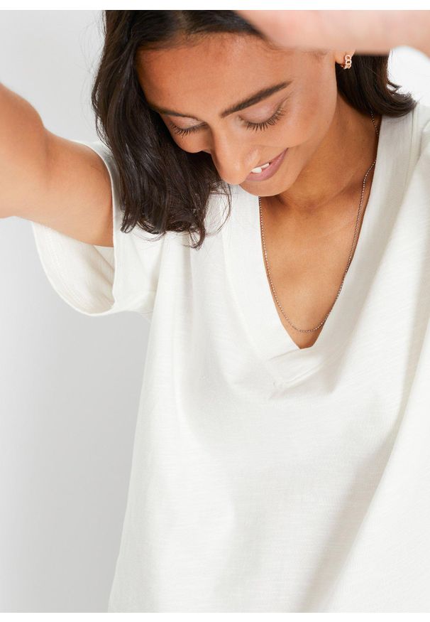 bonprix - Shirt oversize z czystej bawełny organicznej. Typ kołnierza: dekolt w serek. Kolor: biały. Materiał: bawełna