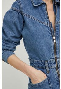 Answear Lab kombinezon jeansowy X kolekcja limitowana SISTERHOOD kolor niebieski z kołnierzykiemm. Okazja: na co dzień. Kolor: niebieski. Materiał: jeans. Styl: wakacyjny #5