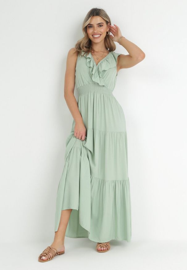 Born2be - Miętowa Sukienka Maxi z Marszczoną Gumką w Pasie i Wiązaniem na Plecach Vaida. Typ kołnierza: kołnierz z falbankami. Kolor: miętowy. Długość rękawa: bez rękawów. Długość: maxi