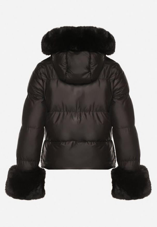 Born2be - Czarna Pikowana Kurtka z Kapturem Zdobiona Futerkiem Olenesa. Okazja: na co dzień. Typ kołnierza: kaptur. Kolor: czarny. Materiał: futro. Wzór: aplikacja. Styl: casual