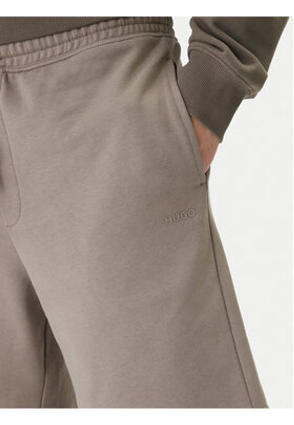 Hugo - HUGO Szorty sportowe Dayono 50530696 Beżowy Relaxed Fit. Kolor: beżowy. Materiał: bawełna. Styl: sportowy