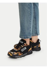 Versace Jeans Couture Sneakersy 80VA3SA3 ZSD98 Czarny. Kolor: czarny. Materiał: mesh #2