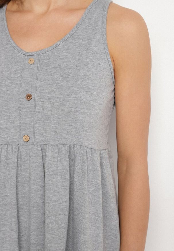 Born2be - Jasnoszara Sukienka o Rozkloszowanym Kroju na Szerokich Ramiączkach z Guzikami Jenovira. Okazja: na co dzień. Kolor: szary. Długość rękawa: na ramiączkach. Styl: casual