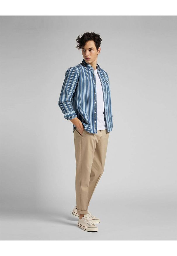 Lee - SPODNIE MĘSKIE LEE TAPERED CHINO SERVICE SAND L70RLD10 112118722