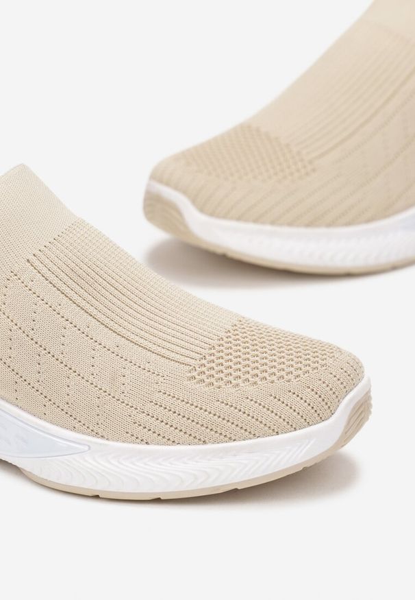 Born2be - Beżowe Buty Sportowe z Elastyczną Cholewką i Ozdobną Podeszwą Pilly. Wysokość cholewki: przed kostkę. Zapięcie: bez zapięcia. Kolor: beżowy. Materiał: materiał. Szerokość cholewki: normalna. Obcas: na płaskiej podeszwie