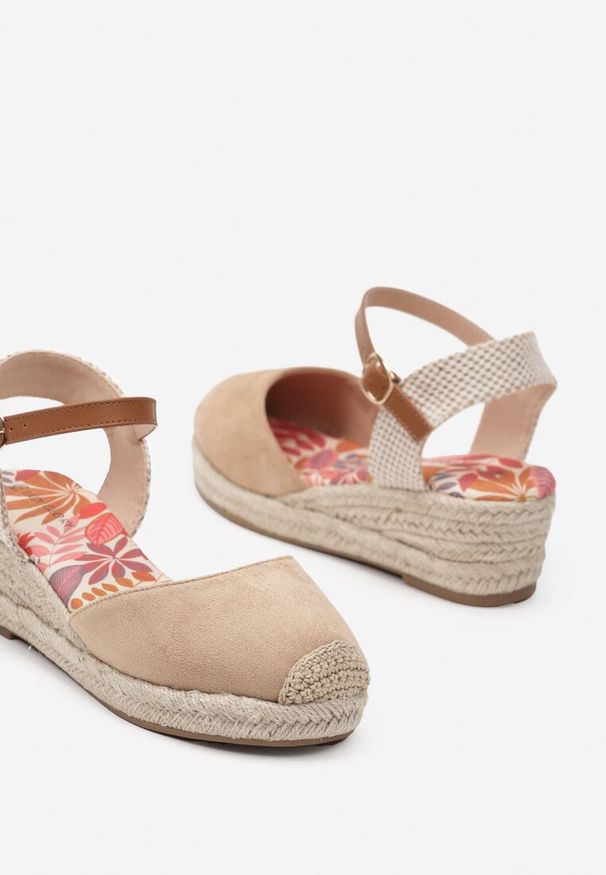 Born2be - Ciemnobeżowe Sandały na Plecionym Koturnie w Stylu Espadryli Clarinella. Kolor: beżowy. Materiał: jeans. Sezon: lato. Obcas: na koturnie. Styl: elegancki