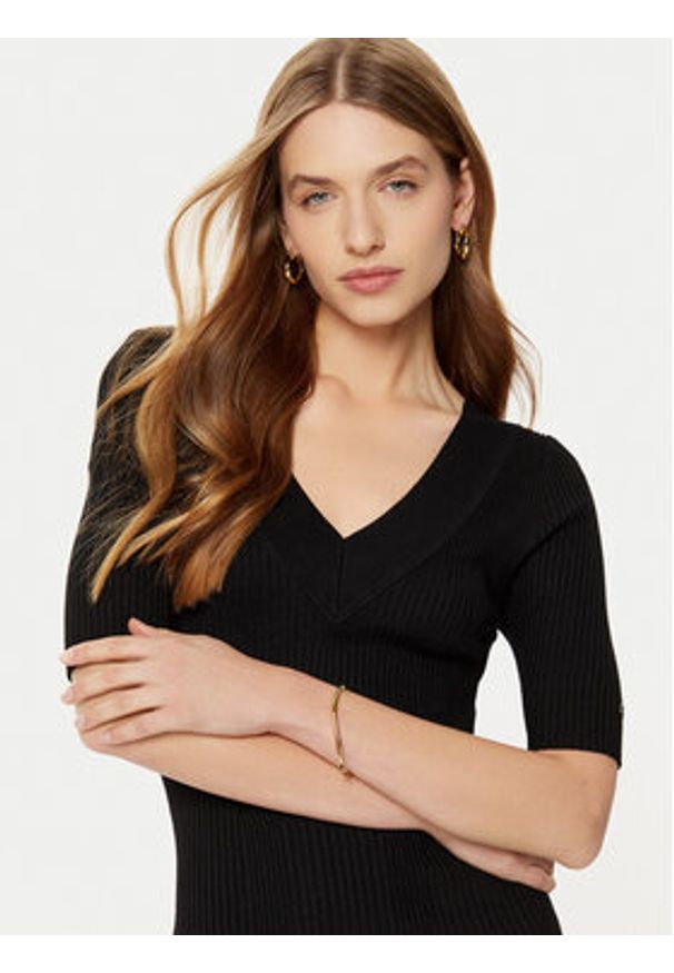 Guess Sukienka dzianinowa W5RK11 Z2V62 Czarny Bodycon Fit. Kolor: czarny. Materiał: wiskoza. Typ sukienki: bodycon
