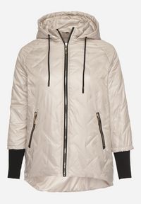 Born2be - Jasnobeżowa Kurtka Pikowana z Odpinanym Kapturem z Dłuższym Tyłem Rivselia. Okazja: na co dzień. Kolor: szary. Materiał: tkanina. Długość: długie. Wzór: aplikacja. Sezon: zima. Styl: casual, klasyczny #7