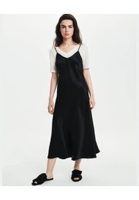 LOVLI SILK - Czarna jedwabna sukienka z odkrytymi plecami #NO.5. Kolor: czarny. Materiał: jedwab. Długość rękawa: na ramiączkach. Długość: maxi