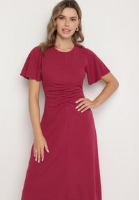 Born2be - Bordowa Rozkloszowana Sukienka Ozdobiona Marszczeniem Odallica. Kolor: czerwony. Wzór: aplikacja. Typ sukienki: rozkloszowane. Styl: elegancki #3