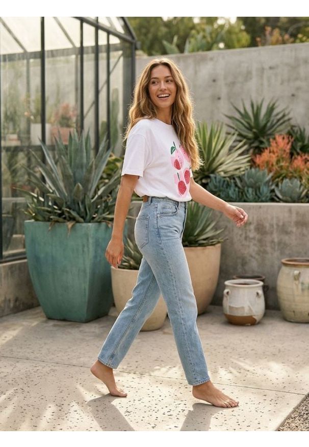 Sinsay - Bawełniana koszulka z nadrukiem - biały. Kolor: biały. Materiał: bawełna. Wzór: nadruk