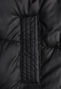 Born2be - Czarna Pikowana Kamizelka z Kapturem i Obustronnym Suwakiem Trilasa. Typ kołnierza: kaptur. Kolor: czarny. Styl: elegancki #3