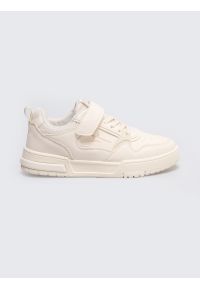 Big-Star - Sneakersy młodzieżowe beżowe RR374051 801. Okazja: na co dzień, na spacer, na uczelnię. Zapięcie: rzepy. Kolor: beżowy. Materiał: materiał. Sport: turystyka piesza