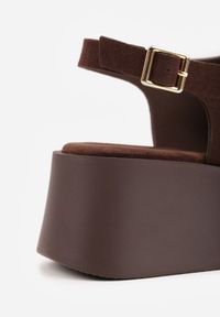 Born2be - Brązowe Sandały na Platformie i Koturnie z Paskiem na Duży Palec Rodenos. Okazja: na co dzień. Zapięcie: pasek. Kolor: brązowy. Materiał: len. Obcas: na koturnie. Styl: casual #5