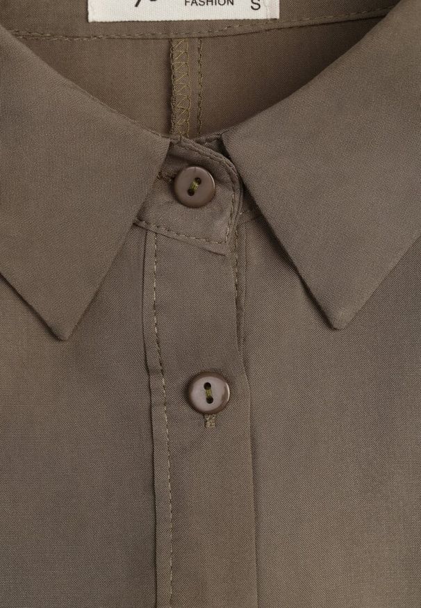 Renee - Ciemnozielona Sukienka Hillcrest. Kolor: zielony. Długość rękawa: długi rękaw. Typ sukienki: koszulowe. Długość: maxi