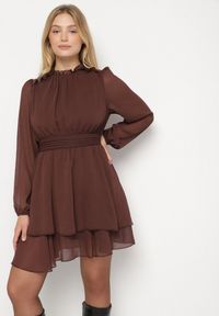 Born2be - Brązowa Rozkloszowana Sukienka Siateczkowa z Bufiastymi Rękawami Isovana. Okazja: na co dzień. Kolor: brązowy. Styl: casual, elegancki #6