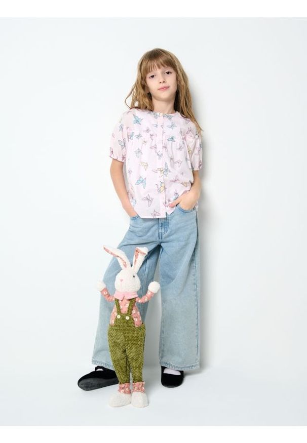 Sinsay - Koszula z lekkiej dzianiny w kolorowe motyle - wielobarwny. Materiał: dzianina. Wzór: kolorowy