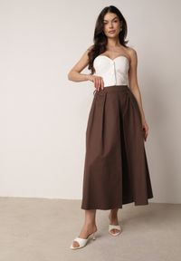 Born2be - Brązowa Rozkloszowana Spódnica z Bawełny z Szerokimi Plisami Malona. Okazja: do pracy, na co dzień. Kolor: brązowy. Materiał: bawełna. Styl: casual #1