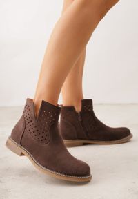 Born2be - Brązowe Płaskie Botki Sztyblety z Ażurowym Wzorem ze Skórzaną Wkładką Terisina. Okazja: na co dzień. Kolor: brązowy. Materiał: skóra. Wzór: ażurowy. Obcas: na obcasie. Styl: casual, elegancki. Wysokość obcasa: niski #1