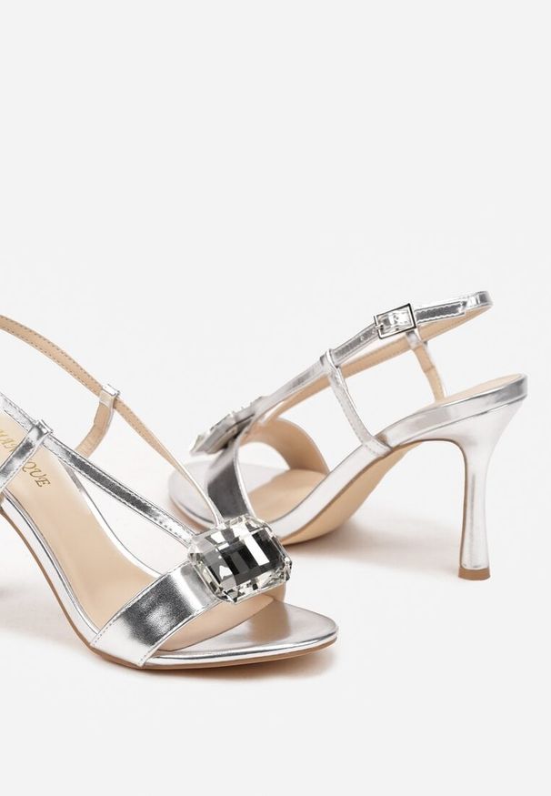Renee - Srebrne Eleganckie Sandały na Obcasie z Ozdobnym Kamieniem i Paskami Aridwenna. Zapięcie: pasek. Kolor: srebrny. Obcas: na obcasie. Styl: elegancki. Wysokość obcasa: średni