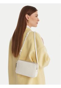 Calvin Klein Torebka Emblem Aop Elongated Camera Bag LV04F3268G Écru. Materiał: skórzane #3