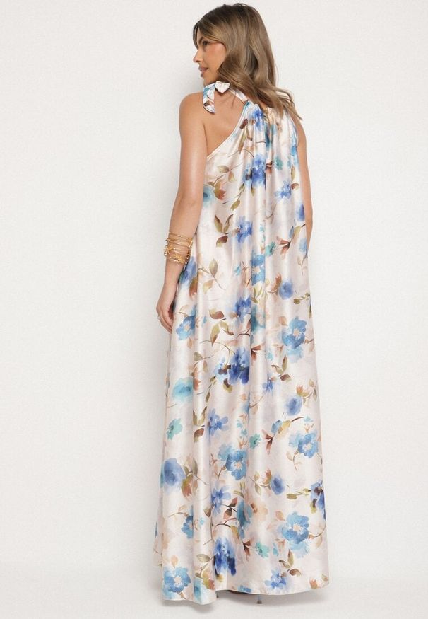 Born2be - Jasnoniebieska Satynowa Sukienka w Kwiaty Fenaresia. Okazja: na co dzień, na spacer. Kolor: niebieski. Materiał: satyna. Długość rękawa: na ramiączkach. Wzór: kwiaty. Sezon: lato. Typ sukienki: proste. Styl: casual, elegancki